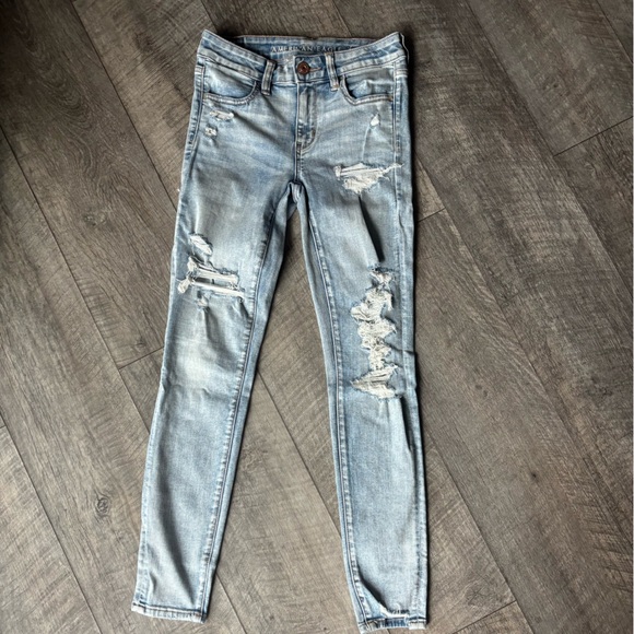 American Eagle Outfitters Light Blue Distressed Skinny Jeans - Picture 1 of 4